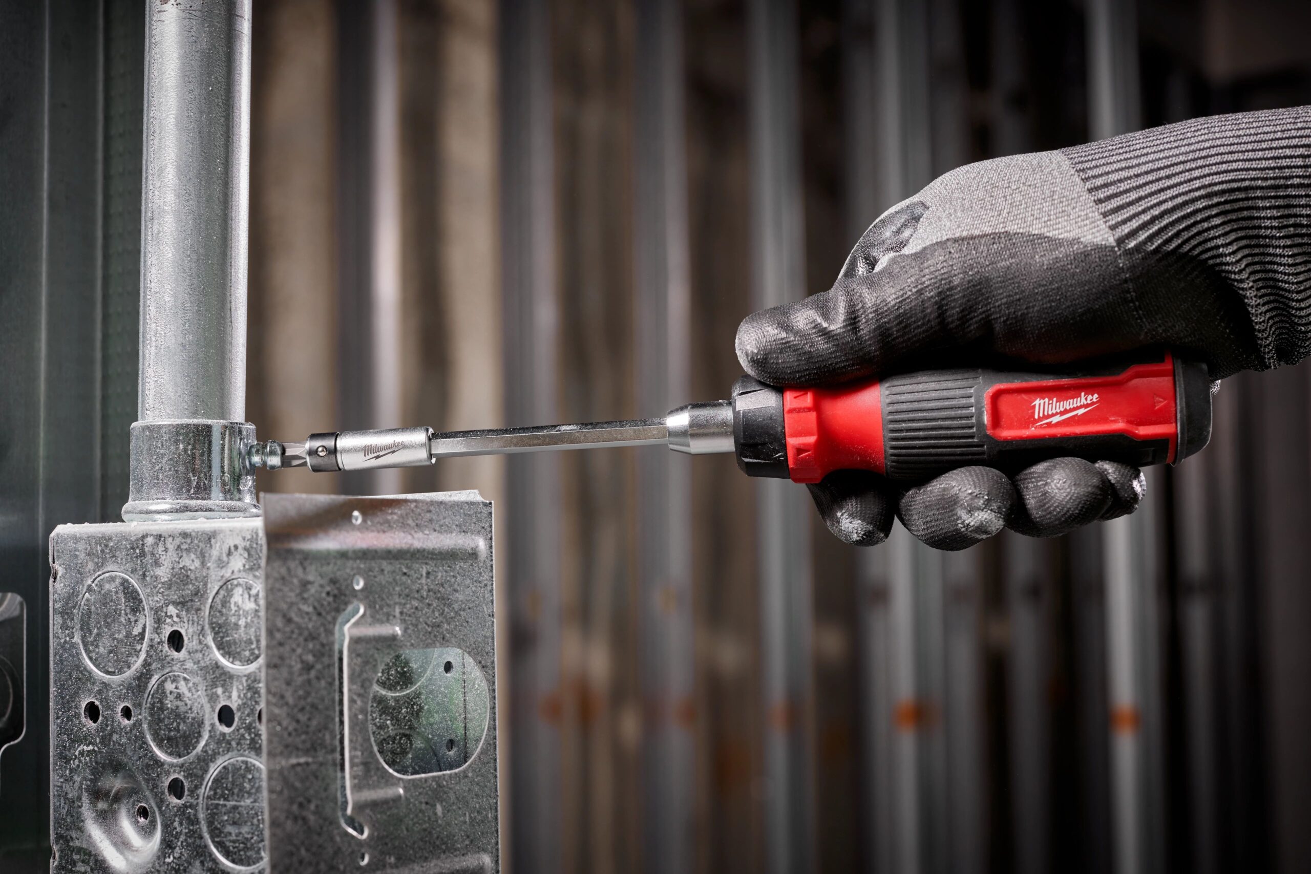 Destornillador multipunta con trinquete 27 en 1 Milwaukee 48-22-2904 - Imagen 2