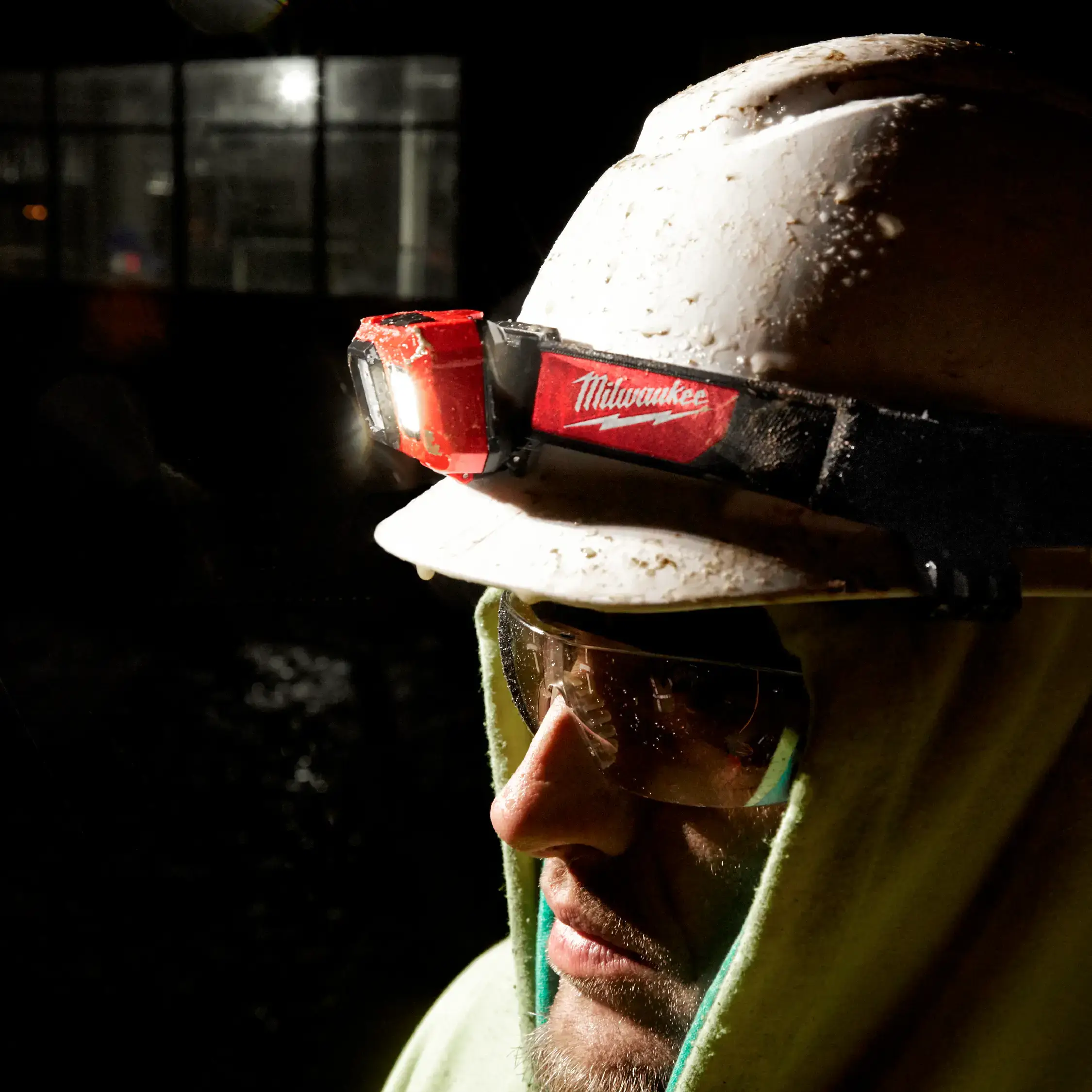 Linterna frontal de foco/reflector Milwaukee 2104 - Imagen 3